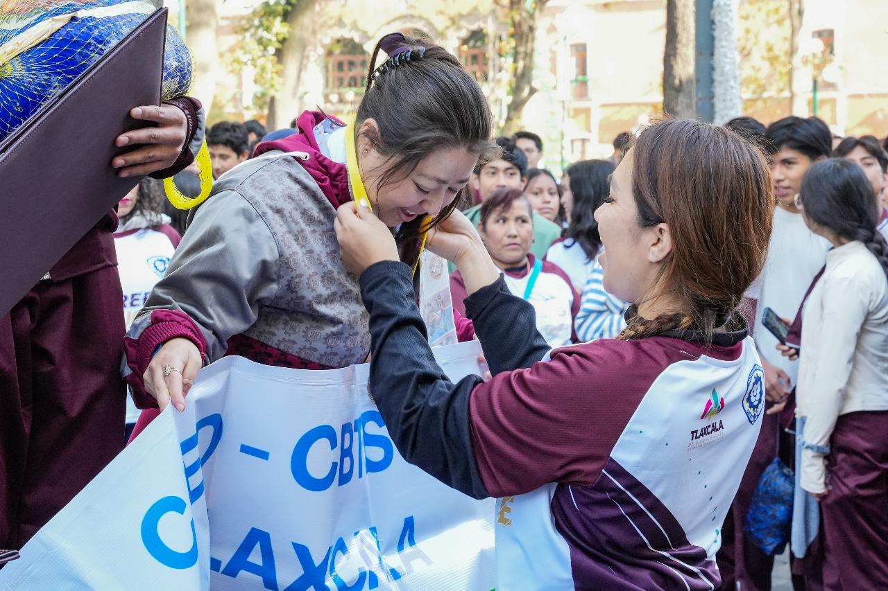 Ayuntamiento de Tlaxcala premia a los ganadores de la 'Carrera del Guajolote 2025' que organizó el CBTIS 03